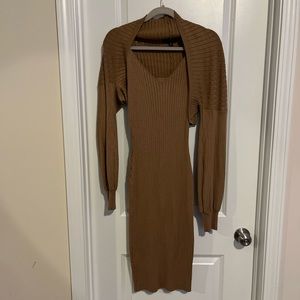 Cute dress with matching sleeve attachment